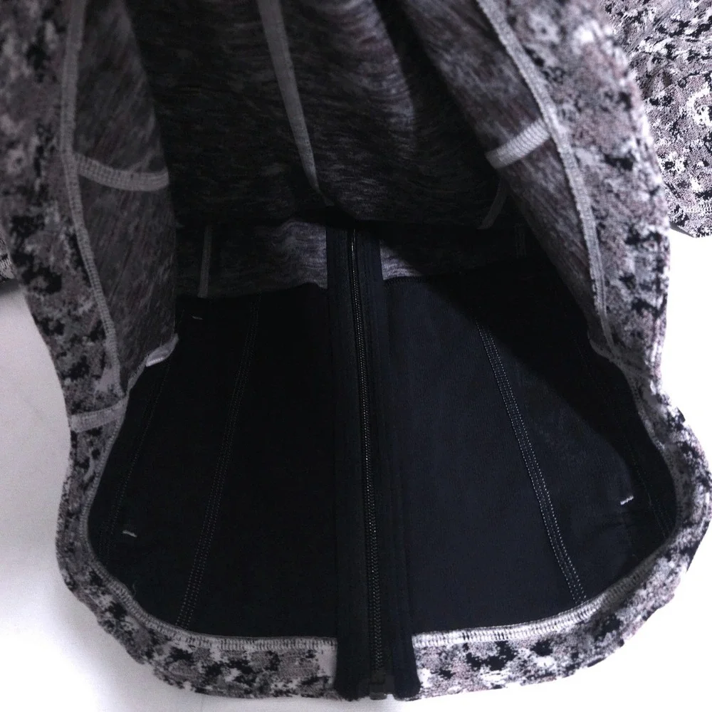Athleta Womens Small Salutation Full Zip Jacket Abstract Print Thumbholes Grey